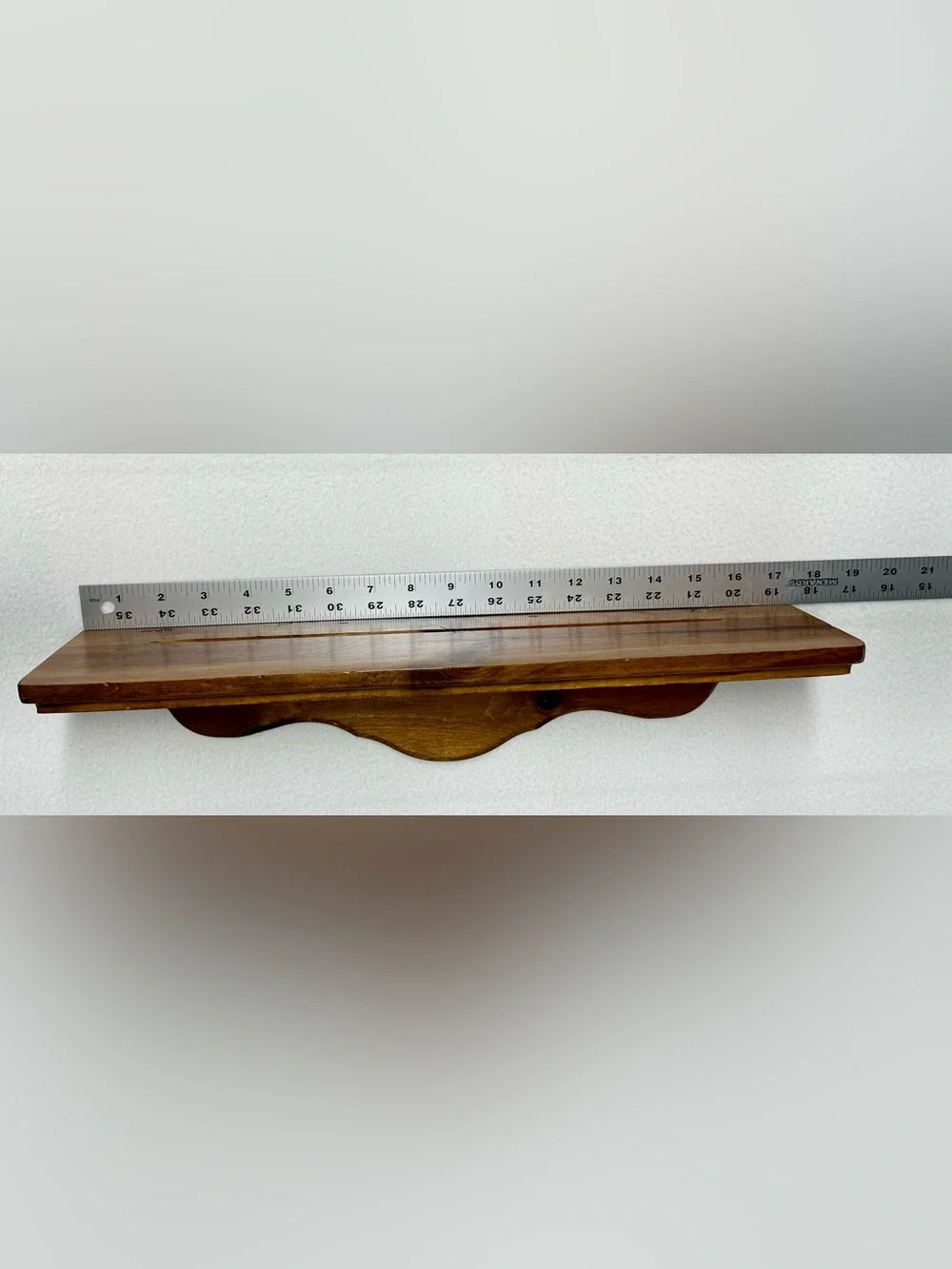 Vintage Hardwood Wall Shelf – Classic Curved Edge • Beveled Ledge